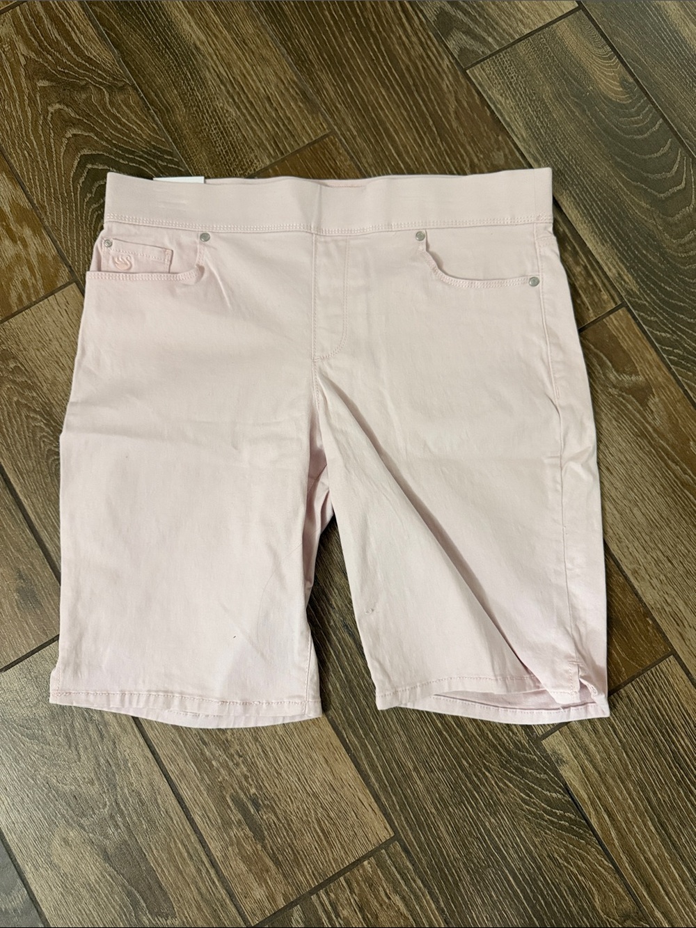 Gloria Vanderbilt Pale Pink Bermuda Shorts - 12P